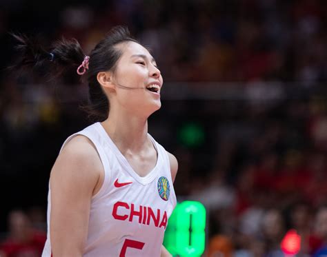 中国女篮世界杯夺亚 新“女篮五号”王思雨青岛“制造” - 青岛新闻网