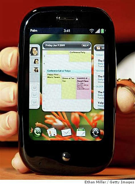 New Palm Pre phone comes with wireless charger