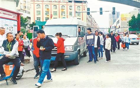 广州日报-日结工市场：每天“揾工”的人们