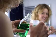 colluttorio fatto in casa denti disturbi e tutti i rimedi cure naturali it colluttorio fatto in casa denti disturbi e tutti i rimedi cure naturali it