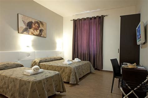 COLA VATICAN ROOMS (Rome) - Guesthouse Reviews, Photos, Rate Comparison ...