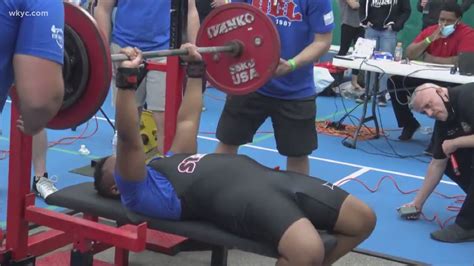 Ohio teen bench presses 225 pounds, sets record | wkyc.com