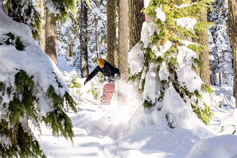 Your Guide to Skiing and Snowboarding at Willamette Pass Resort