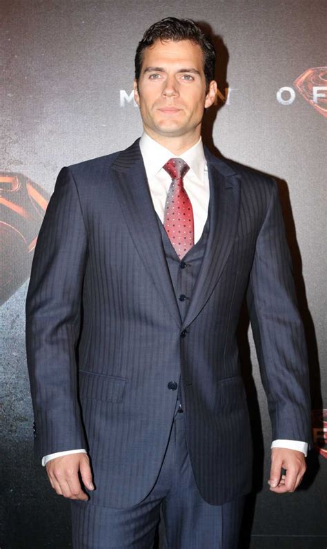 Henry Cavill Height - Weight - Body Measurements - Eye Color