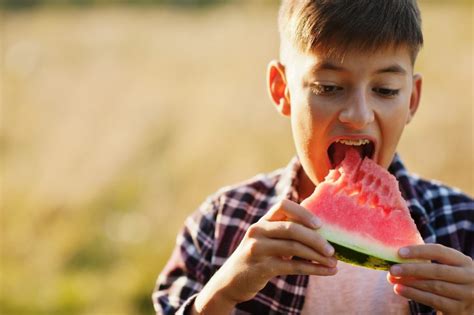 Cómo una Dieta Equilibrada Mejora la Salud Bucal - Clínica Dental ...