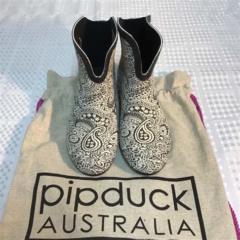 Pip Duck Womens Size 36 Black / White Boots(s)