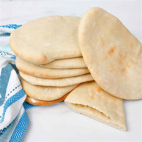 Recept voor zelfgemaakt pitabrood: zacht, warm, onweerstaanbaar