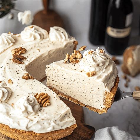 Lusciously, Creamy Pecan Cream Pie - bellieskitchen