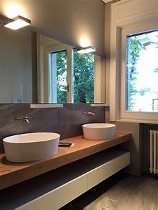 piano lavabo bagno bagno con piano in legno e doppio lavabo in corian piano lavabo bagno bagno con piano in legno e doppio lavabo in corian