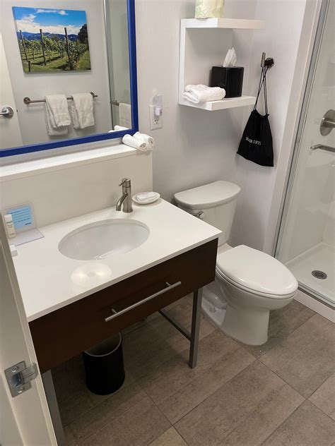 HAMPTON INN LONG ISLAND/COMMACK - Hotel Reviews, Photos, Rate ...