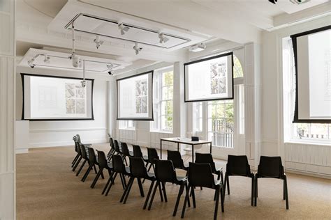 Lecturing Hall 的图像结果