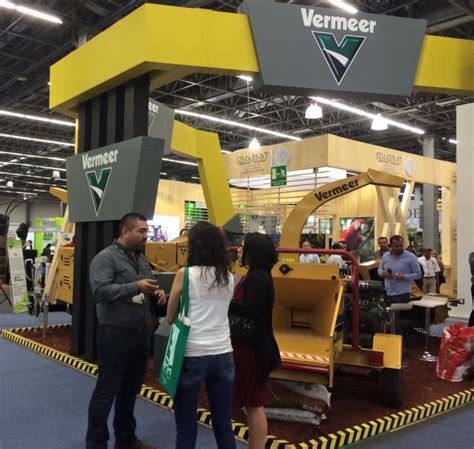 Live 3D Modeling & Render: Customer Reviews, Stands and Services