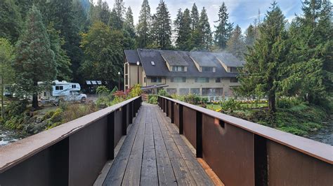 The actual Belknap Hot Springs Resort : r/DaysGone