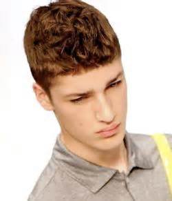 Moderne muške frizure za kratku kosu – M stil