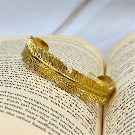 Lustre Feather Cuff - ZOOLLERY