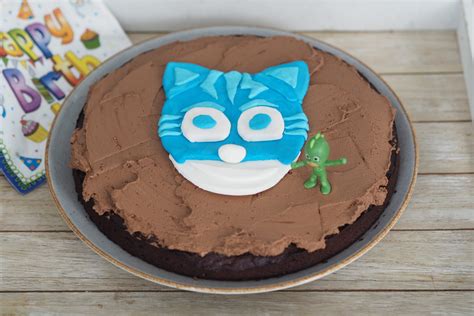 Gesunder Schokoladenkuchen für einen Kindergeburtstag (PJ Mask) ⋆ Miss ...