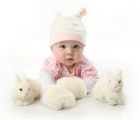 拟人兔宝宝拿着广告牌 - 全部作品 - 素材集市