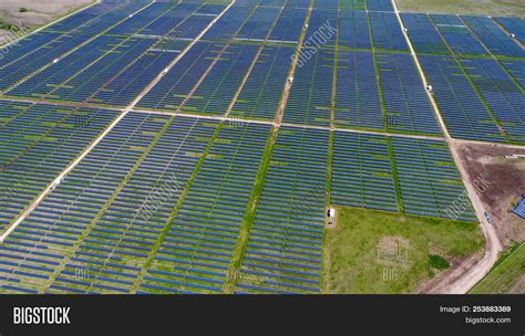 Solar Panel Field 的图像结果