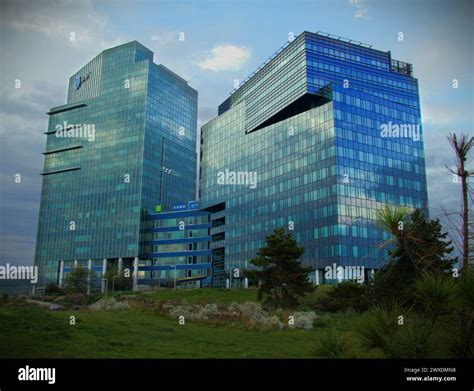 Modern administrative building Stock Photo - Alamy