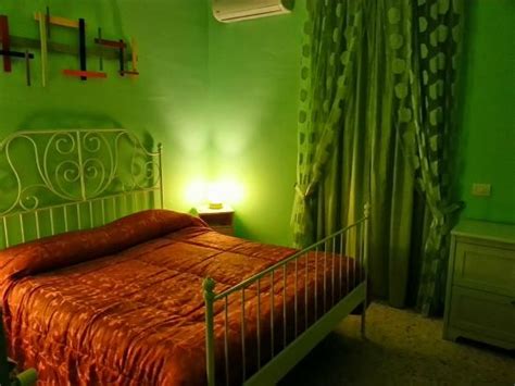 BED AND BREAKFAST ROMA MIA (Rome) - Guesthouse Reviews & Photos ...