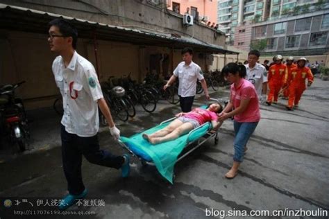 四川一女孩从16楼顶跳楼，年仅18岁，医院正紧急抢救，跳楼原因让人气愤_腾讯新闻