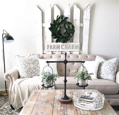 30 Creative And Elegant Living Room Farmhouse Wall Decor Ideas