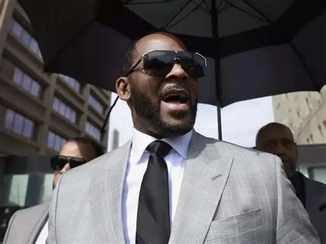 R. Kelly trial: Ex-girlfriend testifies singer's manager threatened to ...
