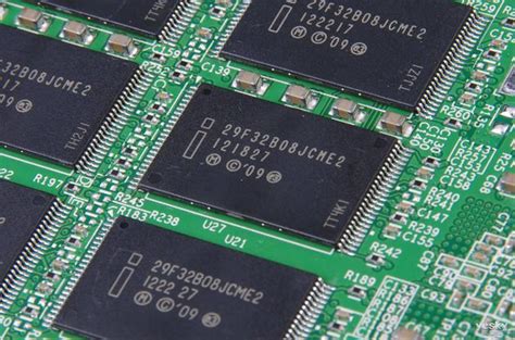 三星发布32GB DDR4 PC内存条：组建256G内存成真|三星|32G|内存_新浪科技_新浪网