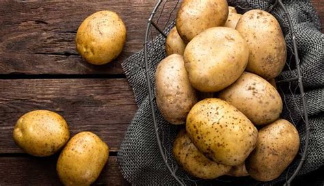 6 Best Health Benefits of Eating Potatoes - lifeberrys.com