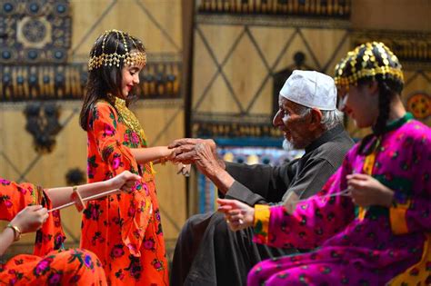 What are the local culture and customs in Saudi Arabia that I need to ...