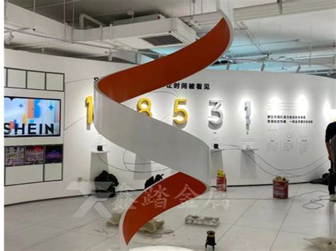 广州展厅不锈钢飘带雕塑艺术纽带装置安装_高端金属制品-站酷ZCOOL