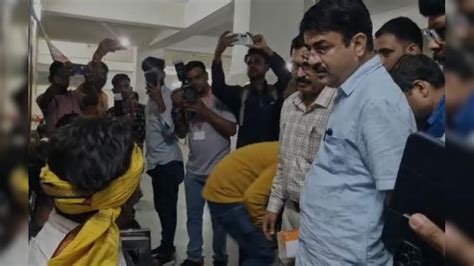 अचानक अस्पताल पहुंचे प्रभारी मंत्री; मरीजों से पूछा हालचाल, महिला ...