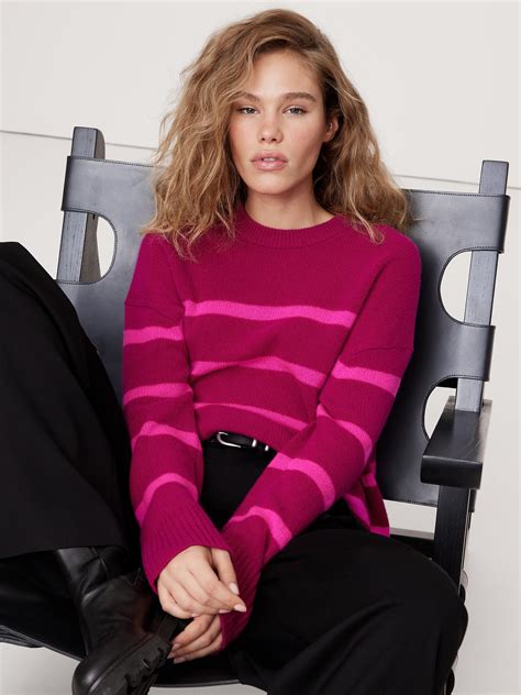 Oversized Midweight Cashmere Crew-Neck Sweater | Banana Republic