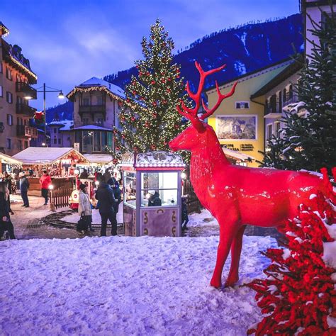 Mercatini di Natale in Val di Fassa | Tra luci e neve nelle Dolomiti