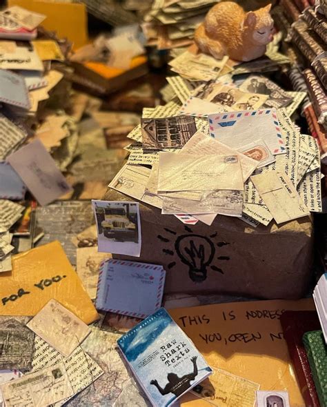 1:12 scale Book Nook inspired by The Raw Shark Texts! : r/miniatures