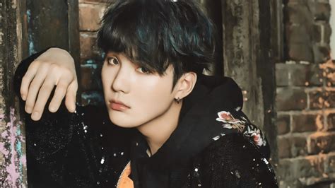 wallpaper laptop suga bts