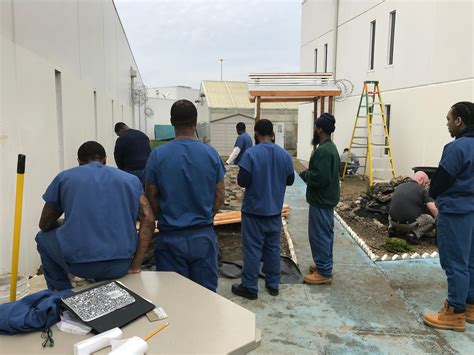 Immigrant inmates at Youngstown prison complain of crowded conditions ...