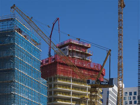 Download wallpaper 1400x1050 building, construction, construction crane ...