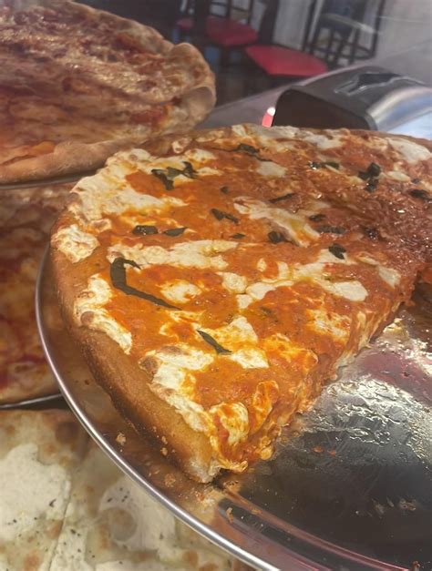 Verde's Pizza & Pasta House Restaurant in Staten Island / Menus & Photos