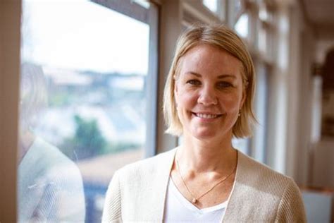 Business Women Facebook Profile Picture 的图像结果