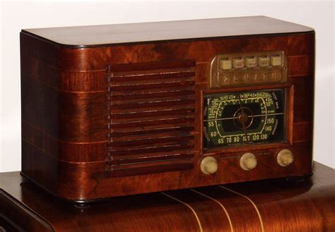 Vintage Zenith Table Radio, Model 6S527 | Vintage radio tubes on table ...