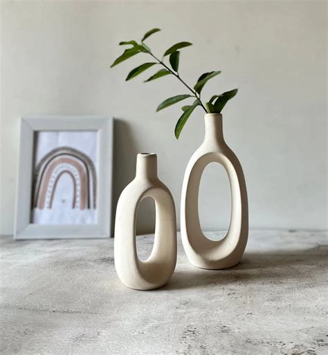 White Hollow Vase – Craftribal