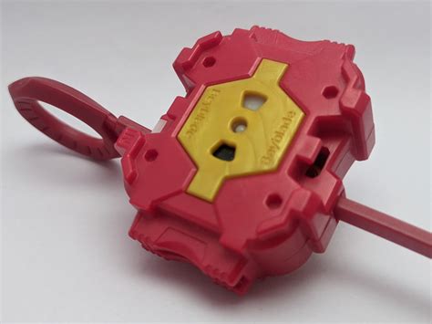 TAKARA TOMY - Right Ripcord Launcher [Revive Phoenix] - Beyblade Burst ...