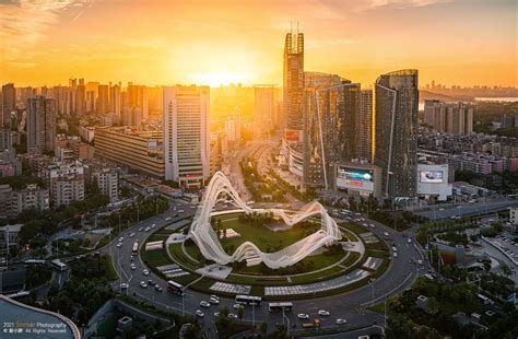 武汉光谷广场主体结构正式完工 将建成亚洲最大地下综合体_新闻中心_赢商网