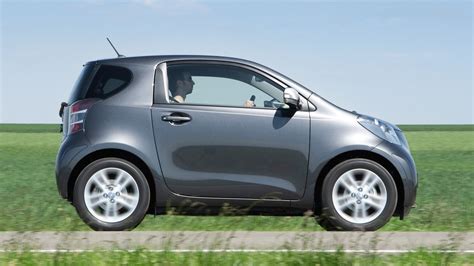 Toyota iQ Interior Layout & Technology | Top Gear
