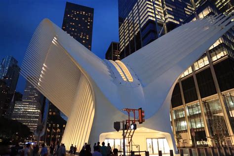 Santiago Calatrava设计 | 纽约世贸中心交通枢纽，“天使之翼”_建筑