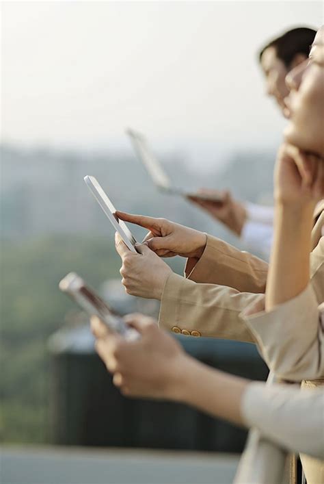 Examples of the Fifth Estate in action | PMI - Philip Morris International