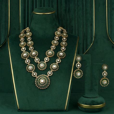 Open media 1 in modal