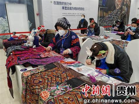 中国妇女手工创新产品暨多彩贵州苗绣文化展在贵阳举行-新华网