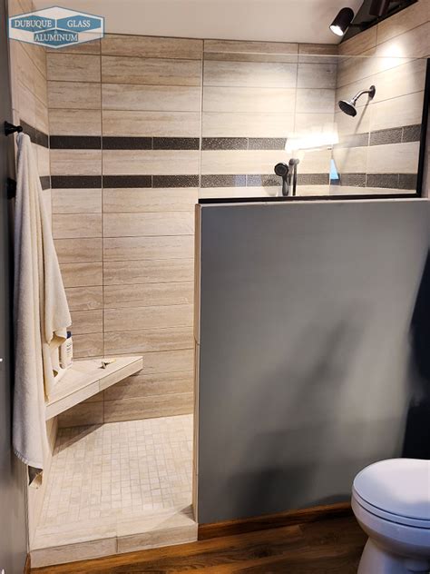 Dubuque Glass & Aluminum | Walk-in Shower Glass Panel - Dubuque Glass & Aluminum